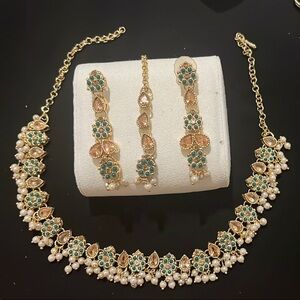 Elegant Gold and Green Jewelry Set